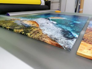 табличка с подворотом пленки